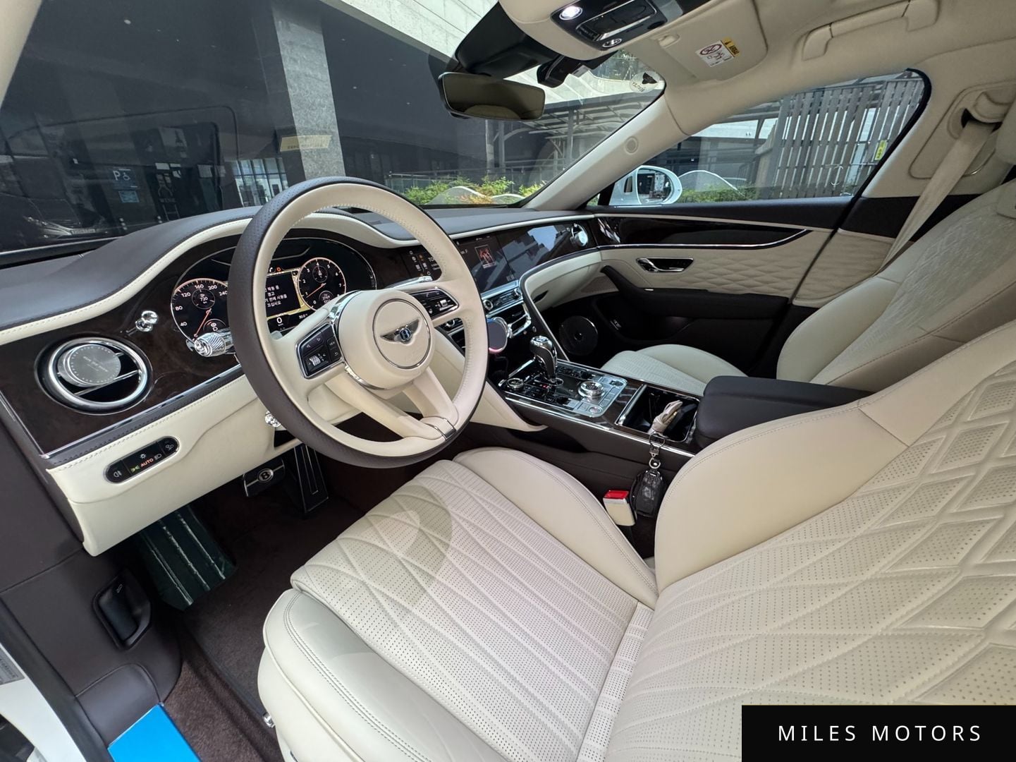 Bentley Flying Spur 2021 — миниатюра 7