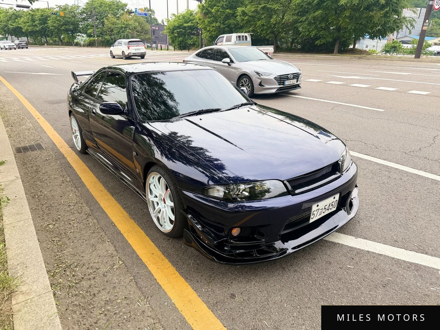 Nissan Skyline 1993 — фото 1 из 12