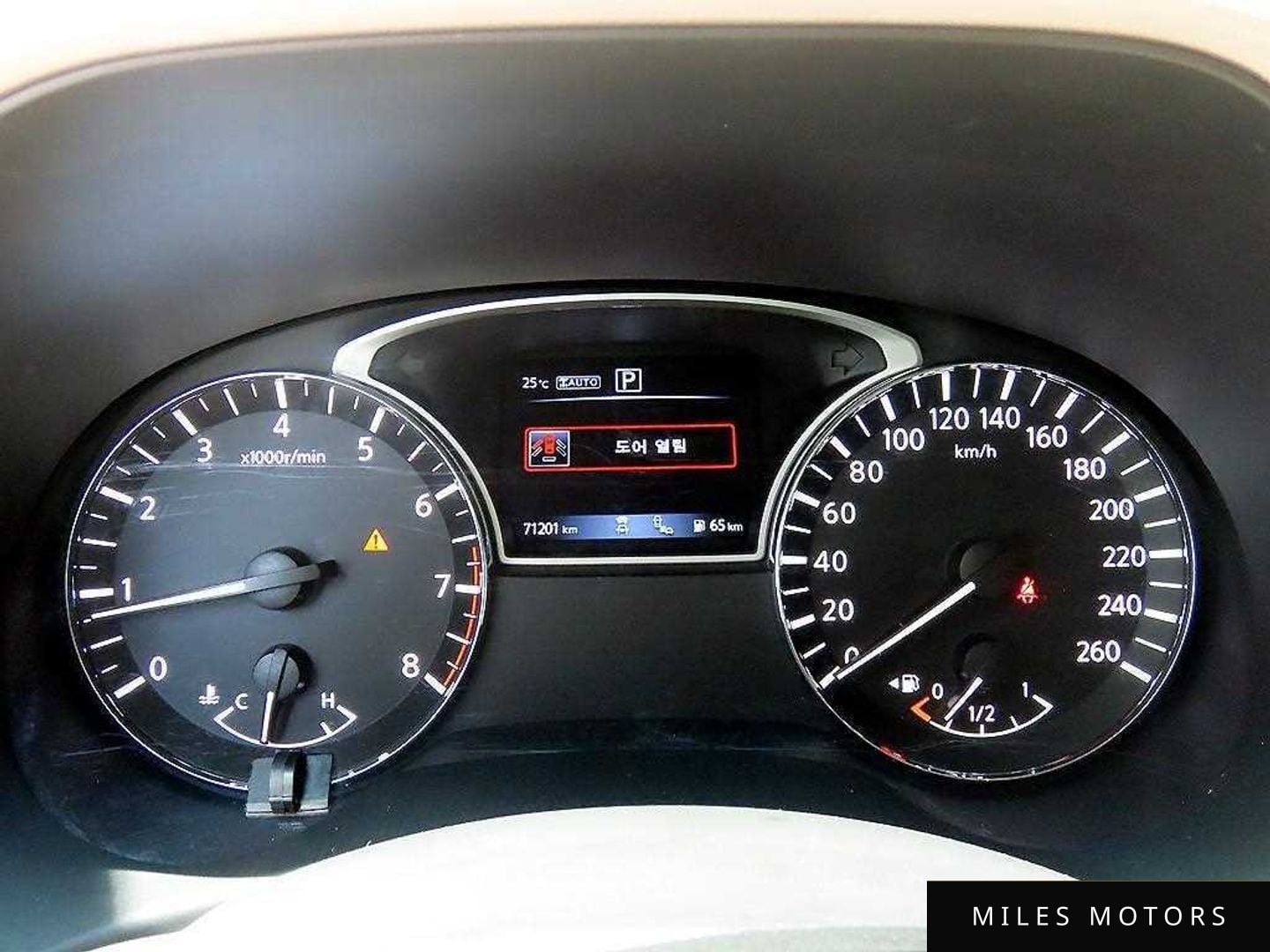 Nissan Pathfinder 2017 — миниатюра 9