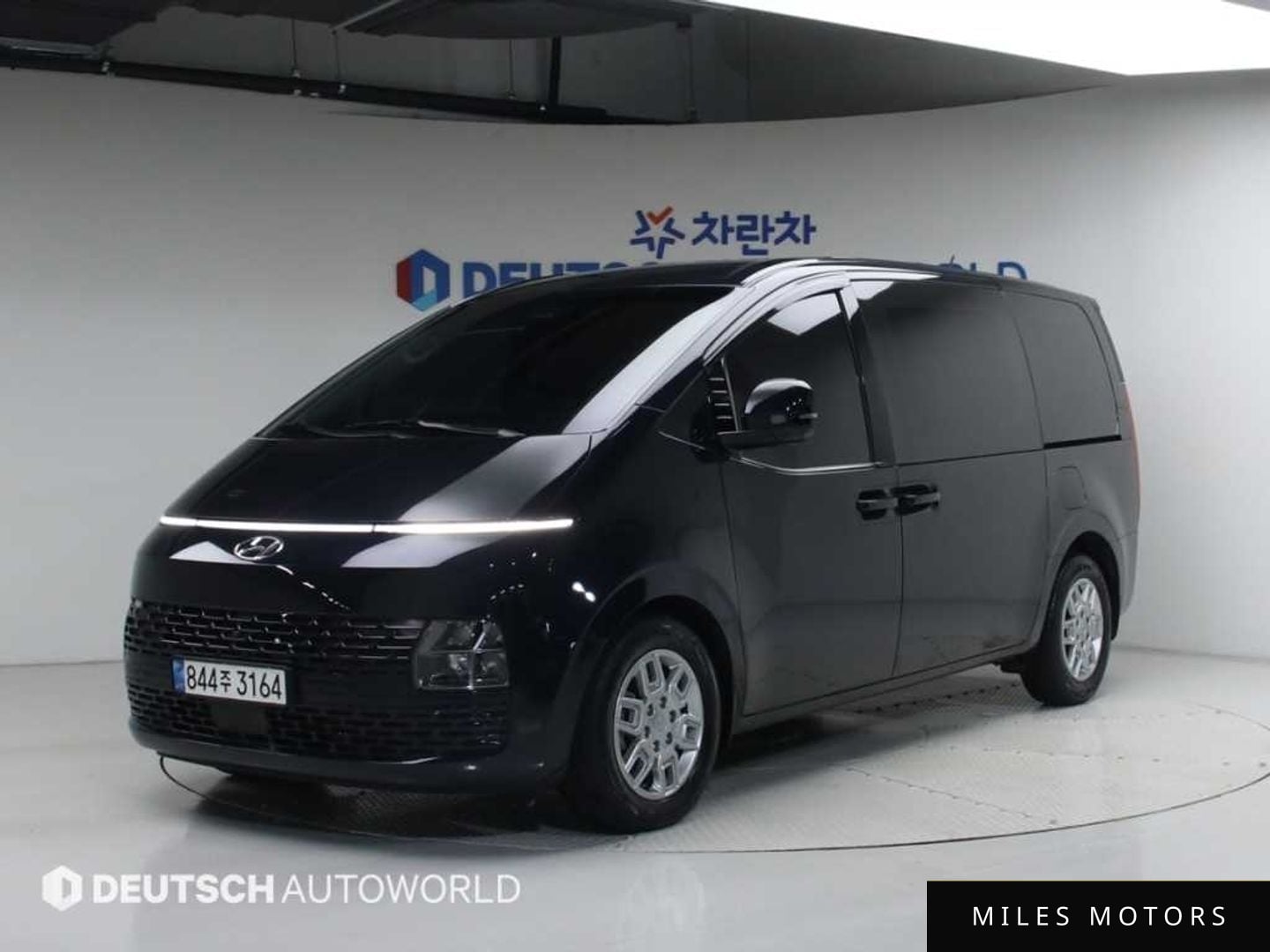 Hyundai Staria 2023 — фото 1 из 12