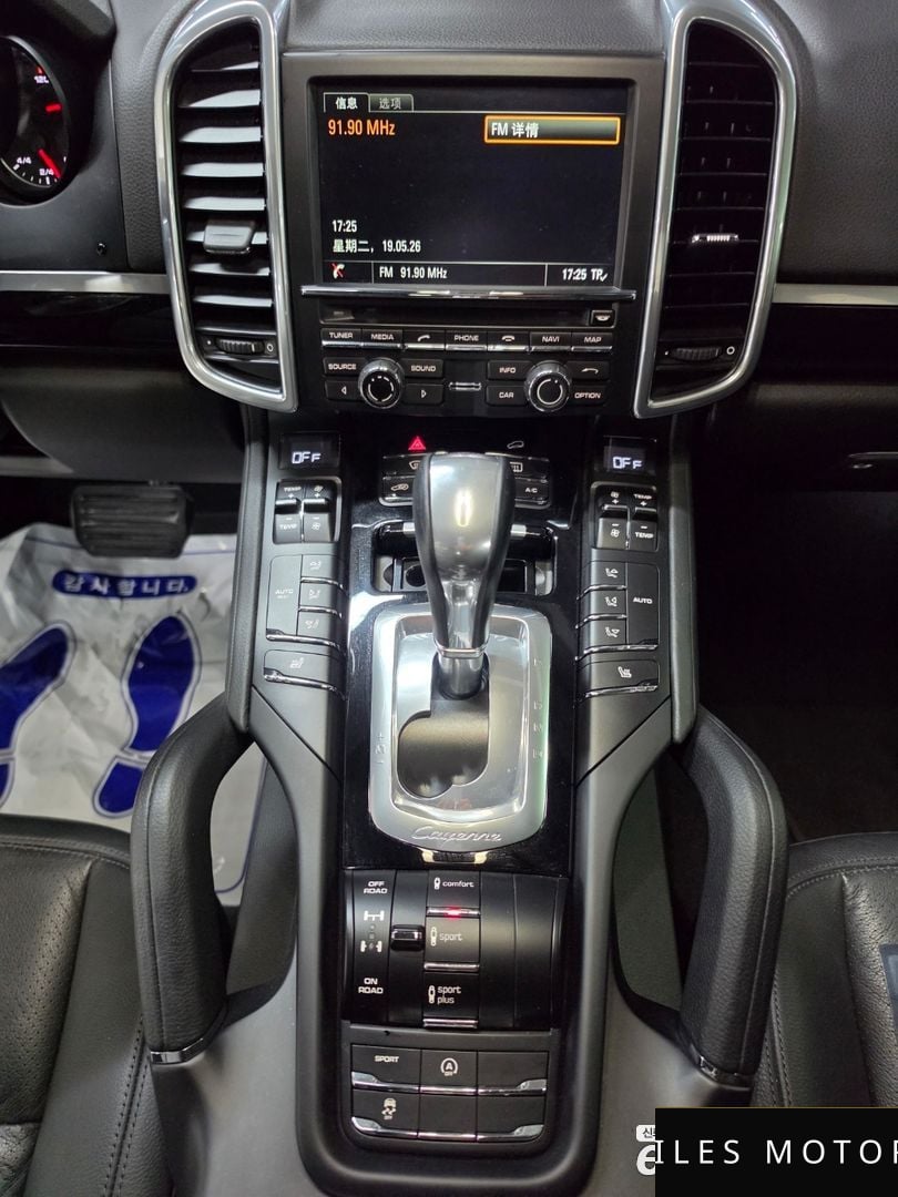 Porsche Cayenne 2016 — миниатюра 9