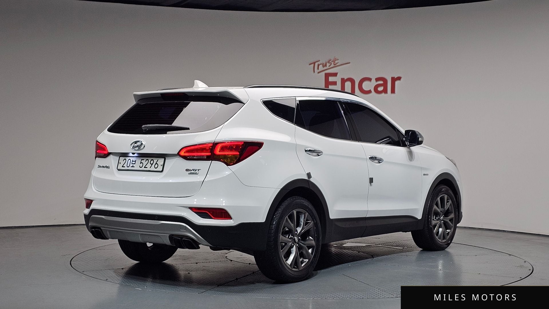Hyundai Santafe 2017 — фото 1 из 12