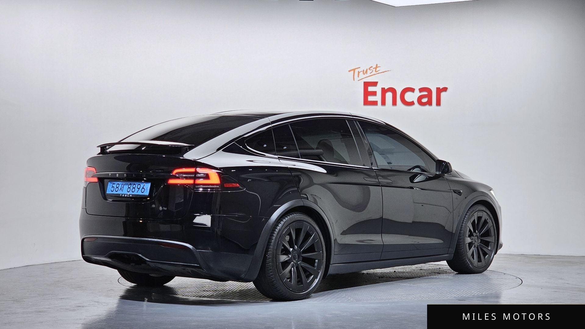 Tesla Model X 2023 — миниатюра 2