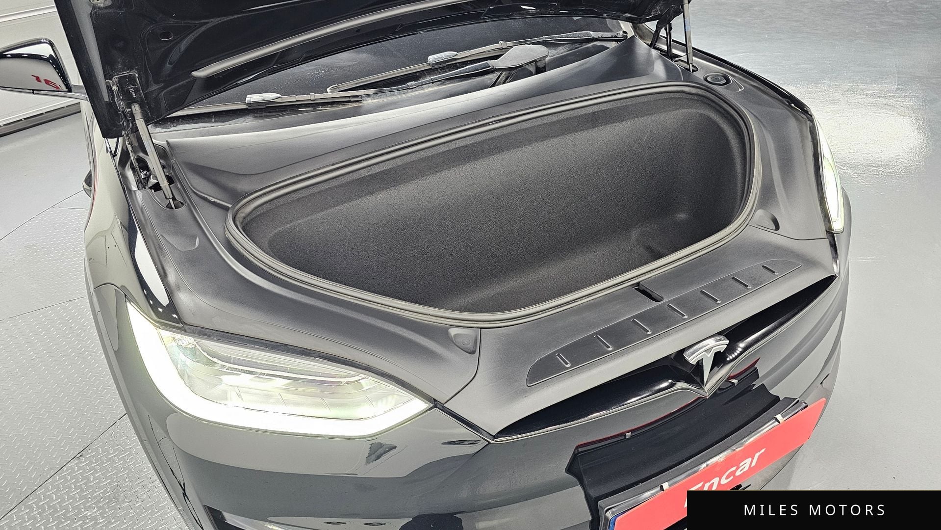 Tesla Model X 2023 — миниатюра 6