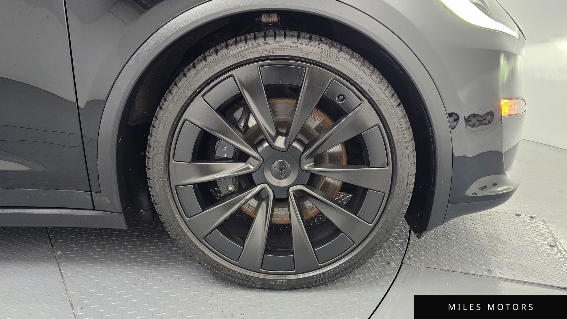 Tesla Model X 2023 — миниатюра 7