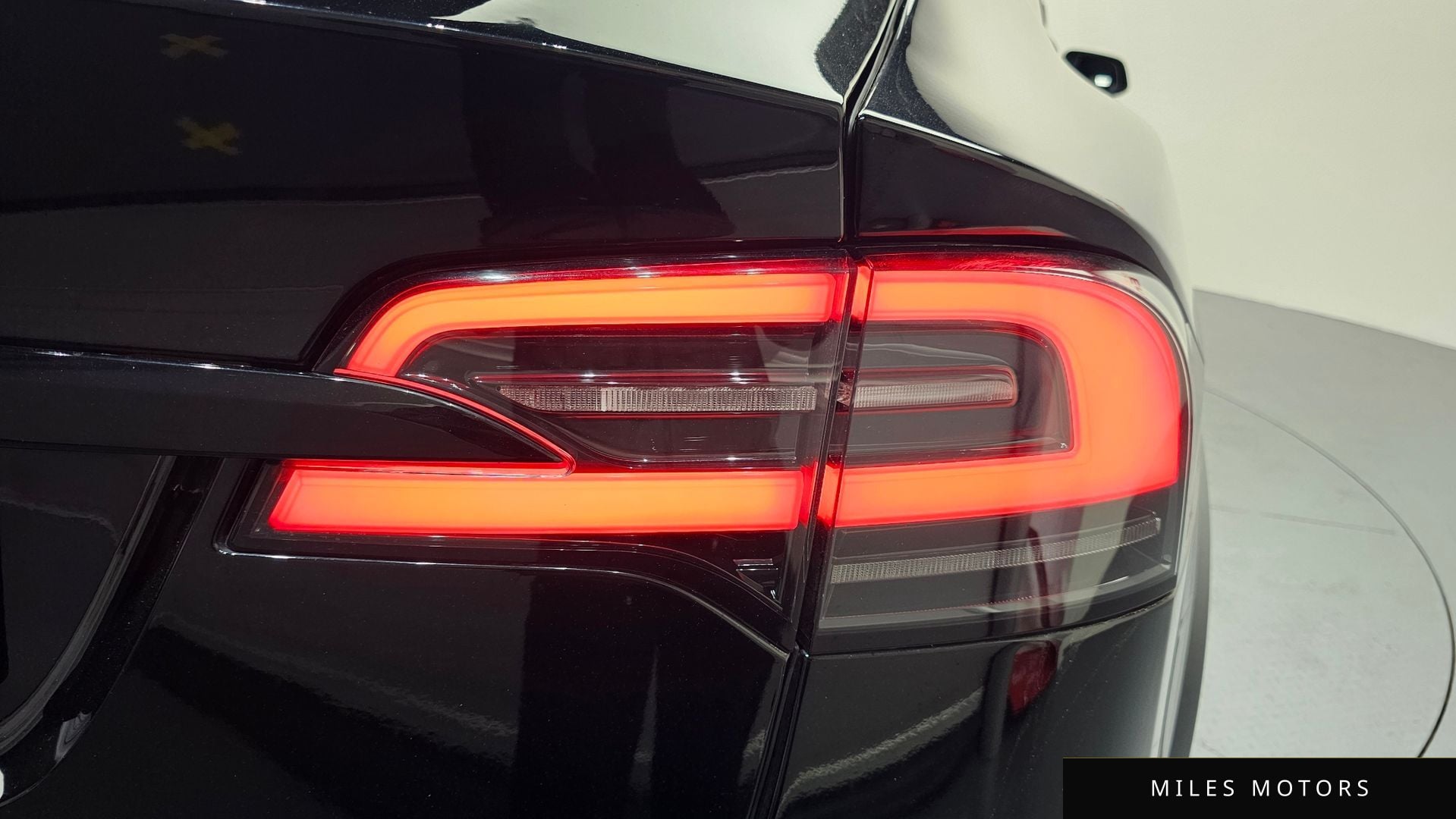 Tesla Model X 2023 — миниатюра 9