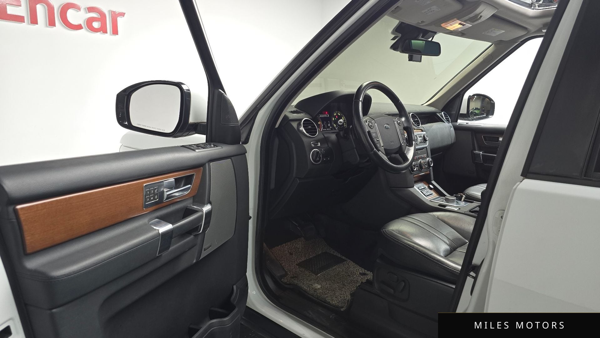 Land Rover Discovery 2016 — миниатюра 10