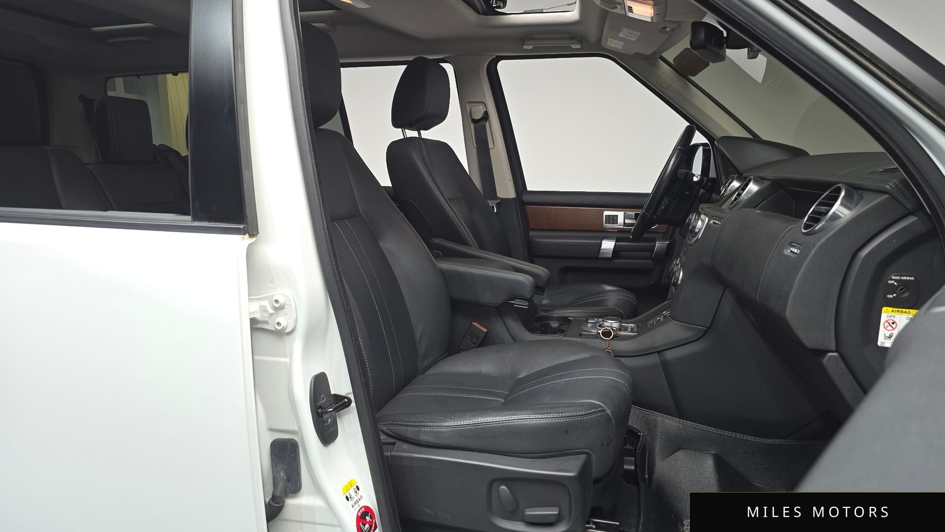 Land Rover Discovery 2016 — миниатюра 11