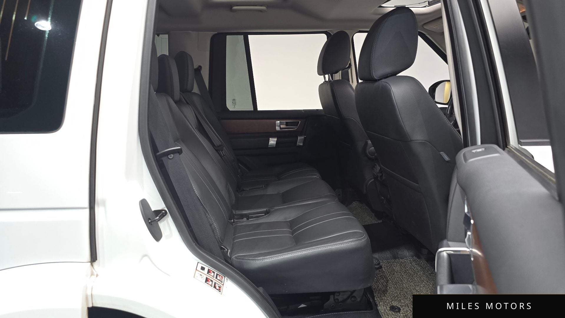 Land Rover Discovery 2016 — миниатюра 12