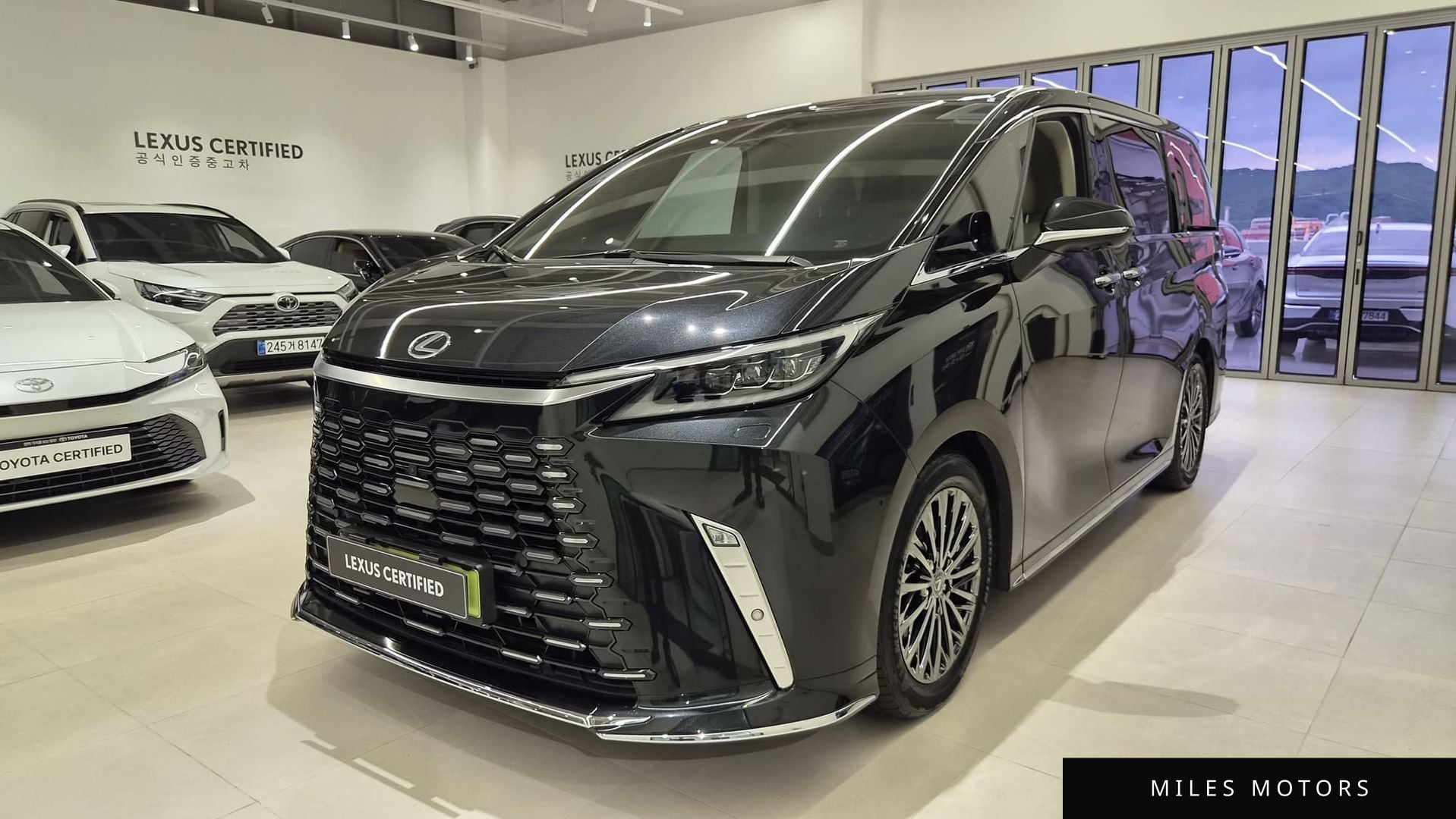 Лексус LM 2025