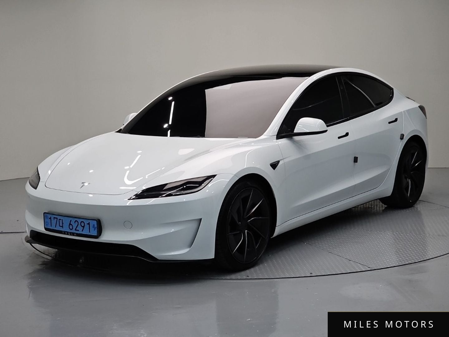 Tesla Model 3 2024 — фото 1 из 12