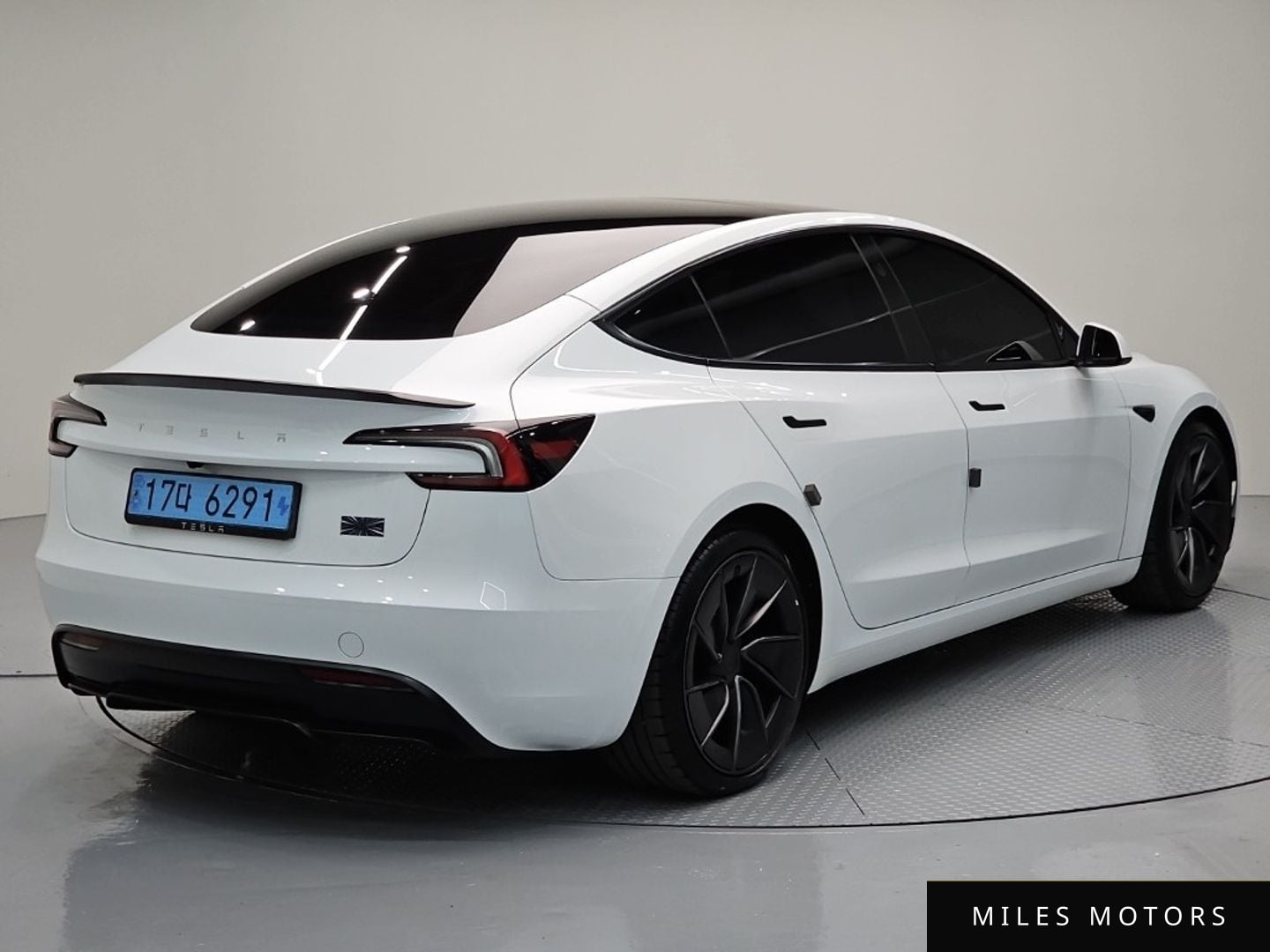 Tesla Model 3 2024 — миниатюра 4