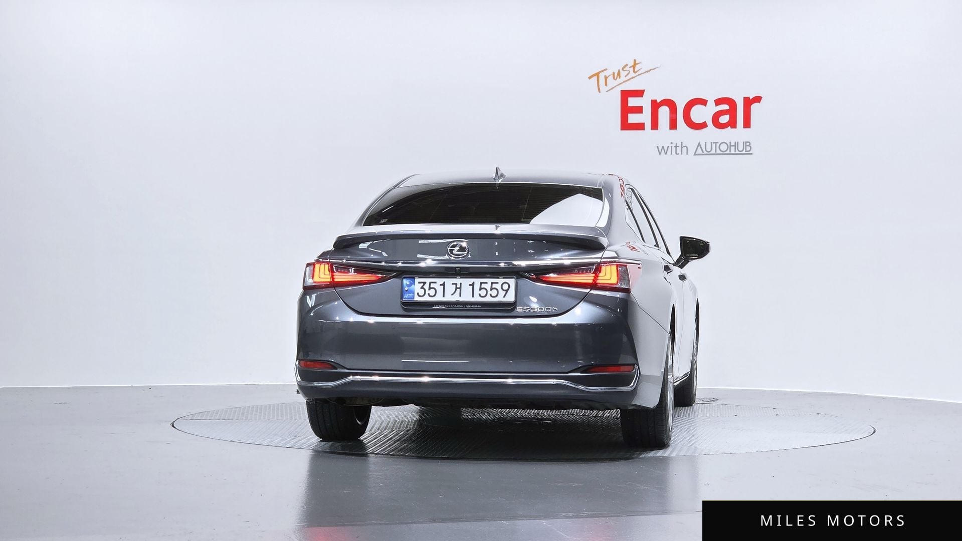 Лексус ES300h 2023 — миниатюра 4