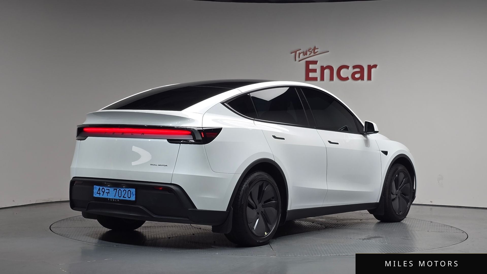 Tesla Model Y 2025 — фото 1 из 12