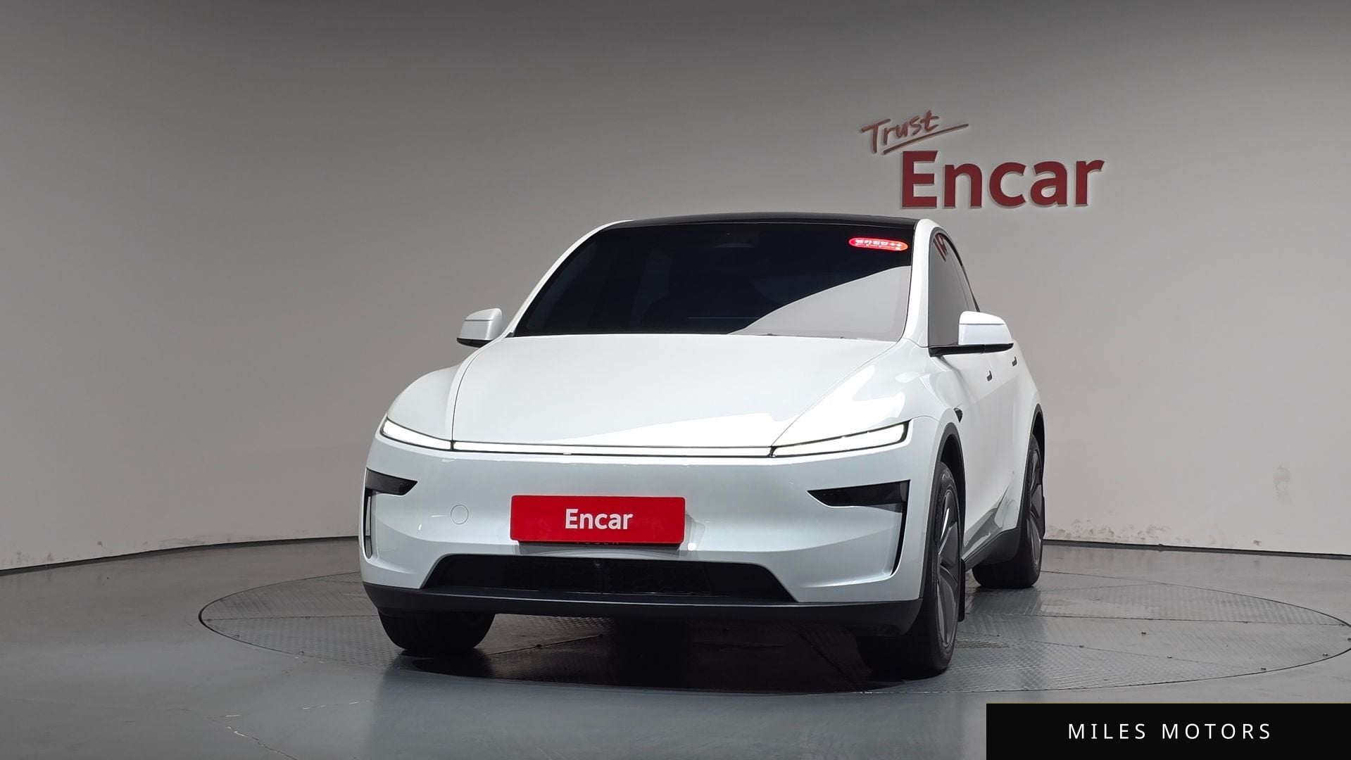 Tesla Model Y 2025 — миниатюра 2