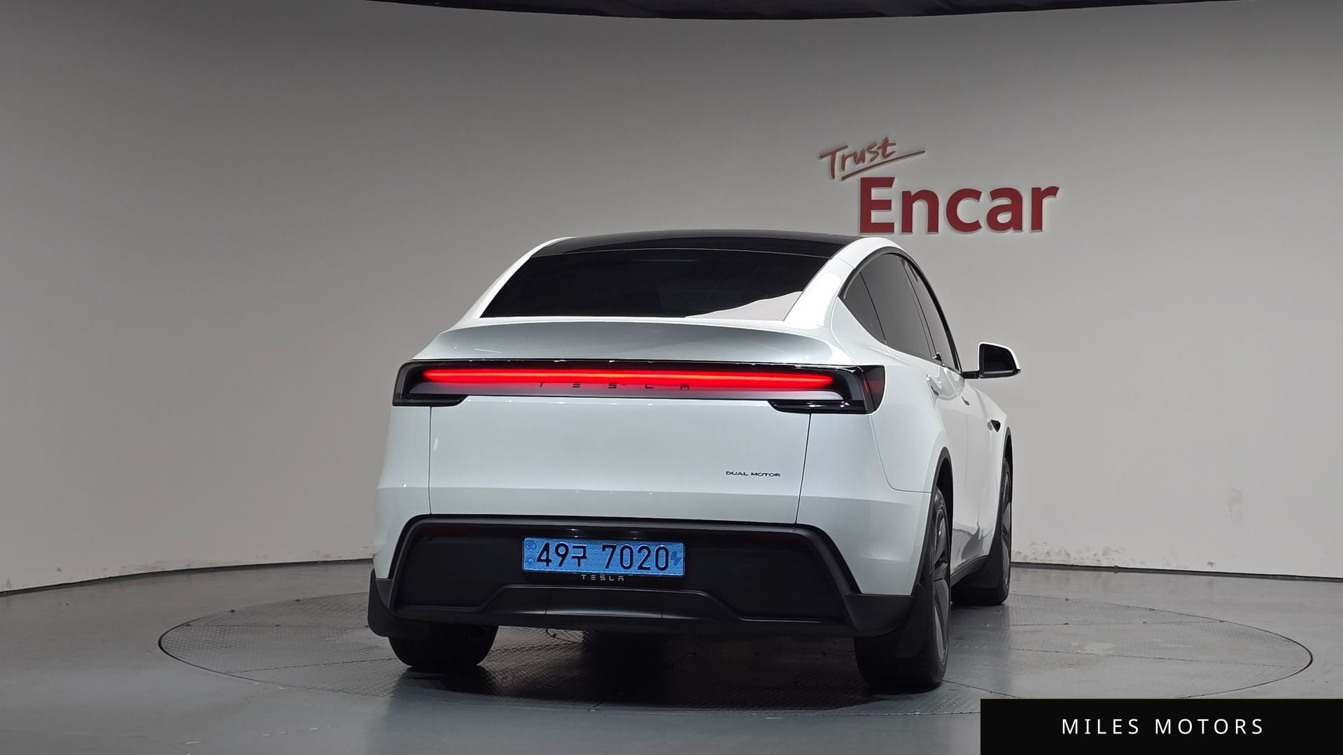 Tesla Model Y 2025 — миниатюра 3