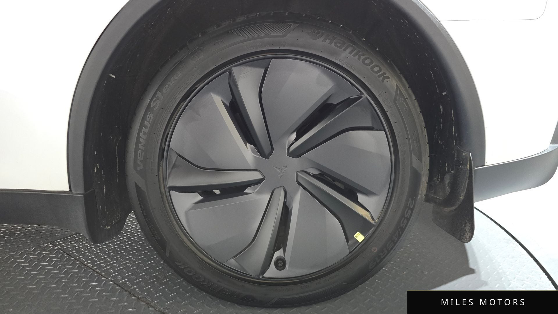 Tesla Model Y 2025 — миниатюра 6