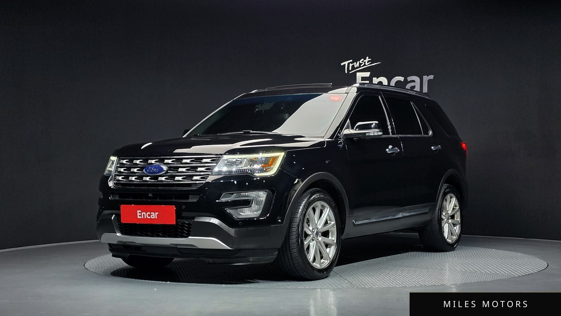 Ford Explorer 2016 — фото 1 из 12
