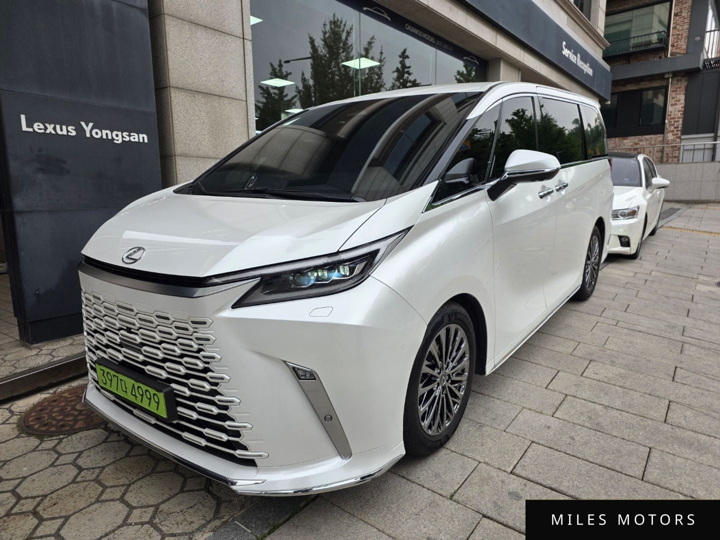 Лексус LM 2025 — миниатюра 2