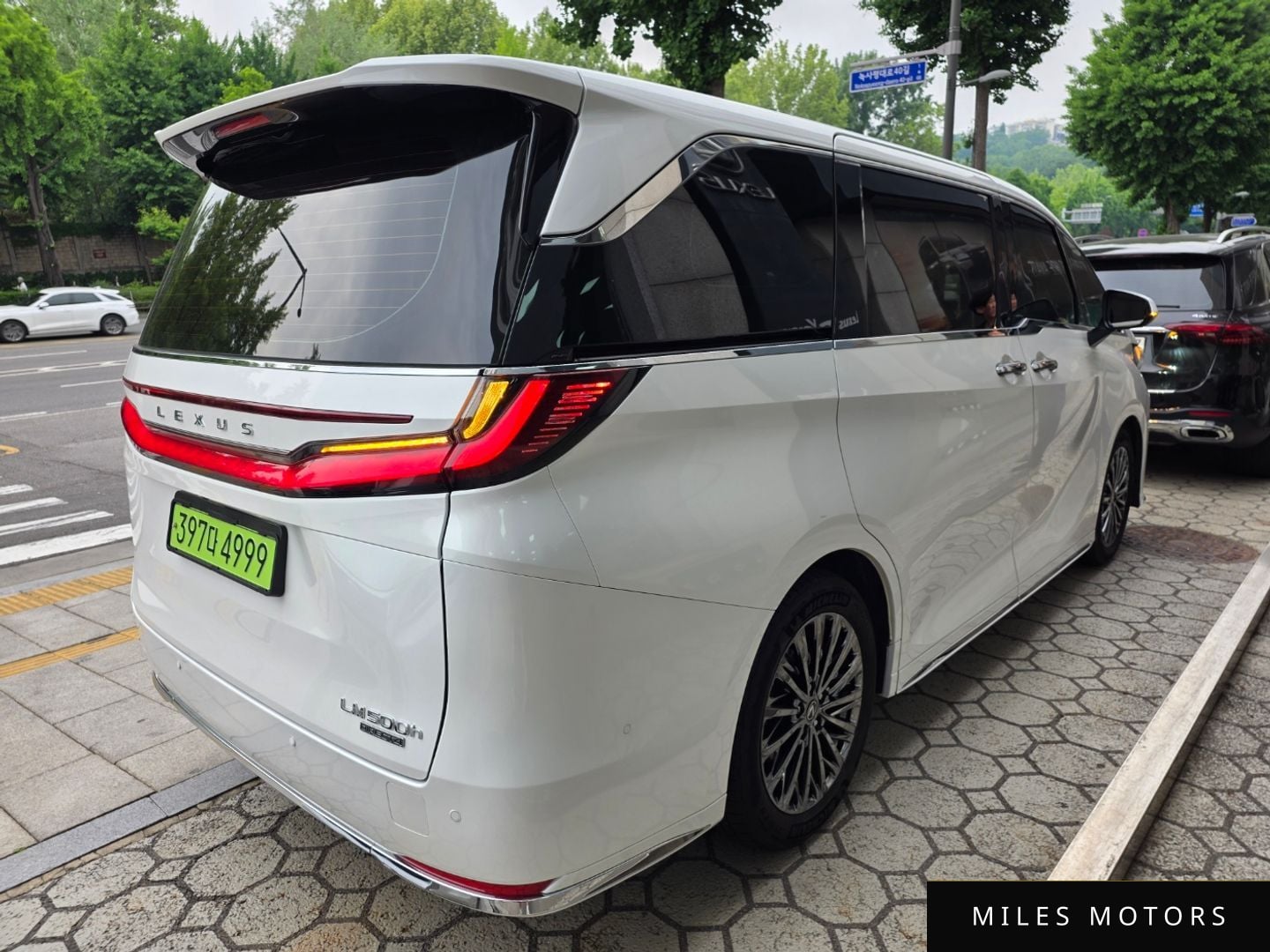 Лексус LM 2025 — миниатюра 3
