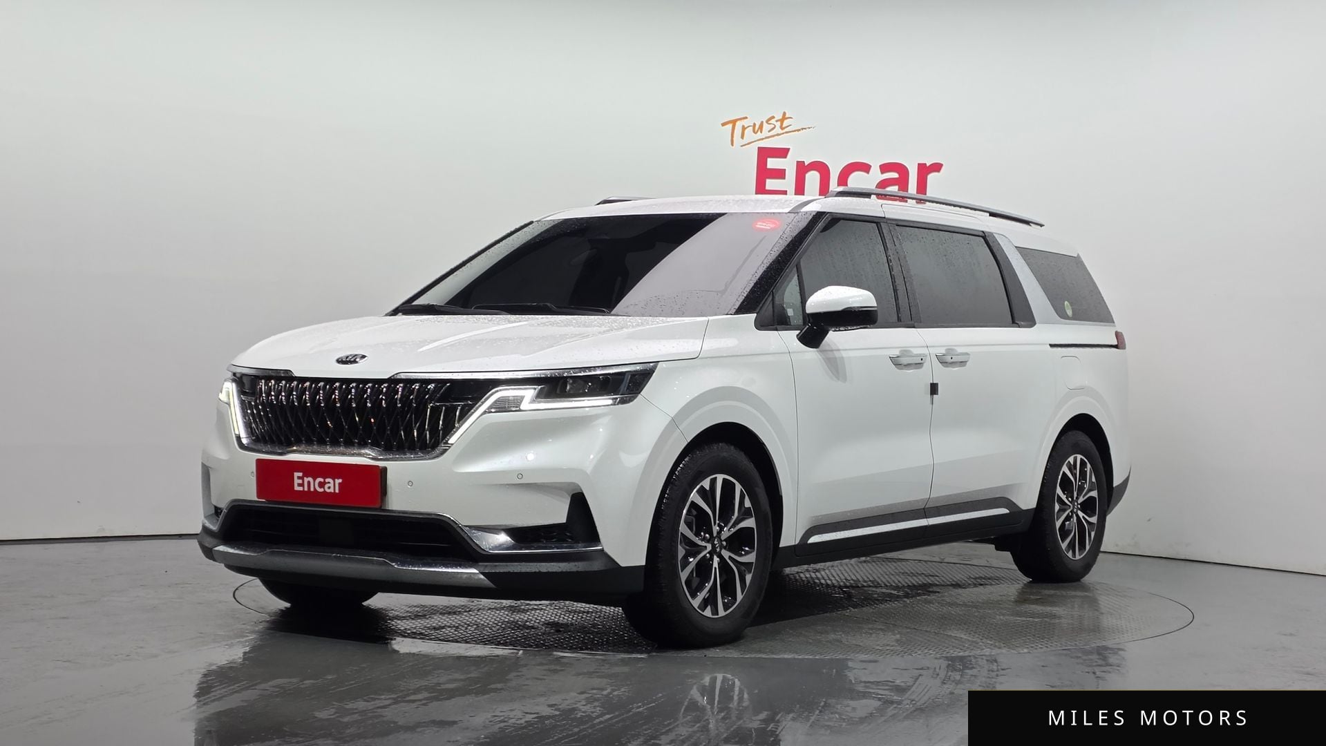 Kia Carnival 2021 — фото 1 из 12