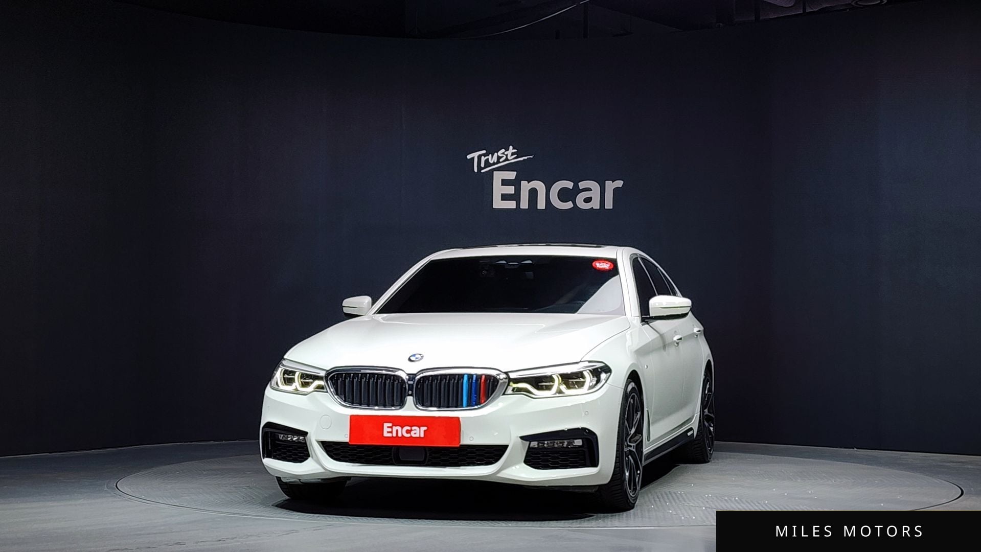 BMW 5 Series (G30) 2018 — миниатюра 3