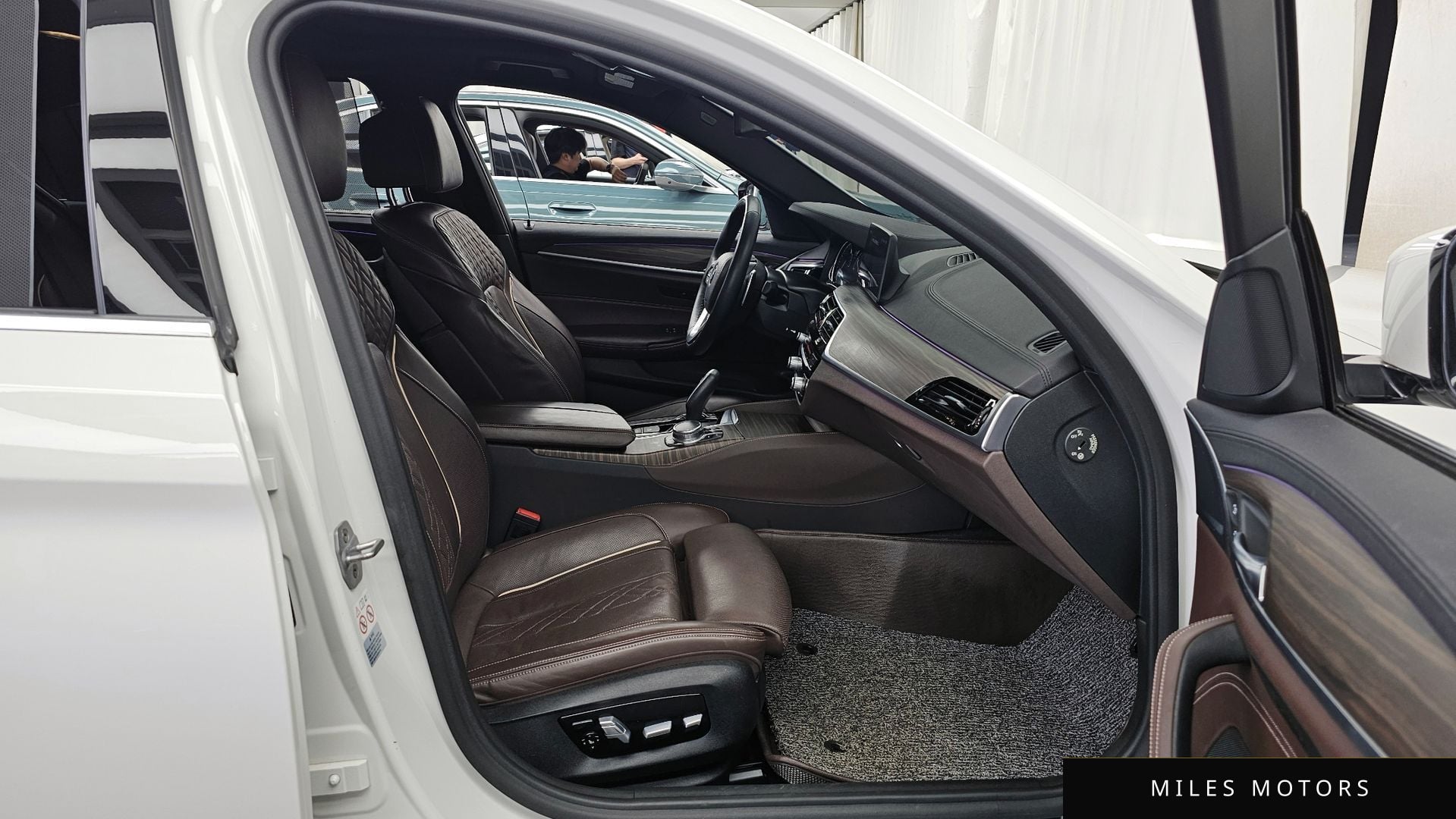 BMW 5 Series (G30) 2018 — миниатюра 11