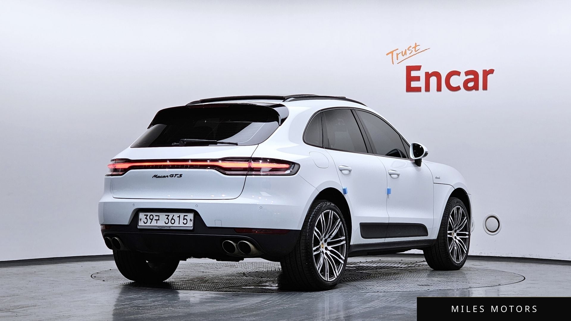 Porsche Macan 2017 — миниатюра 2