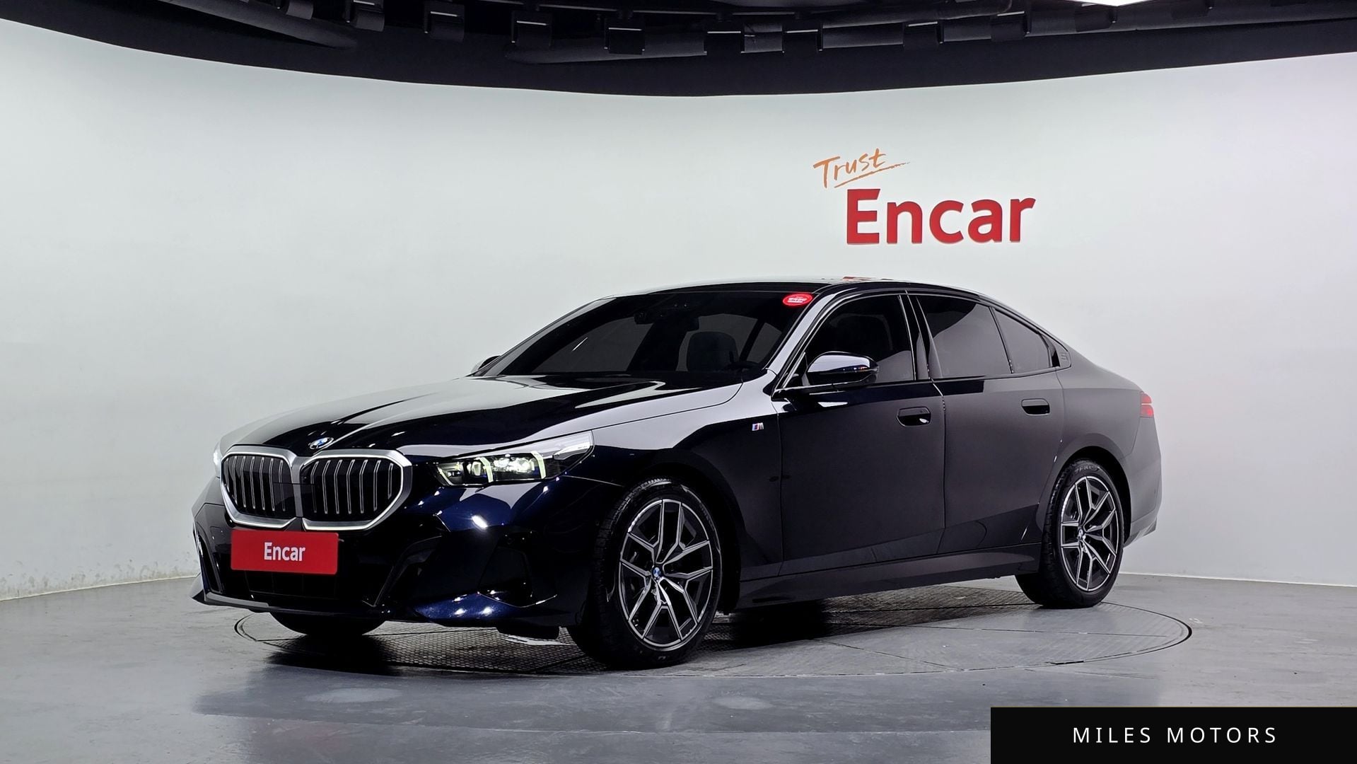 BMW 5 Series (G60) 2025 — фото 1 из 12