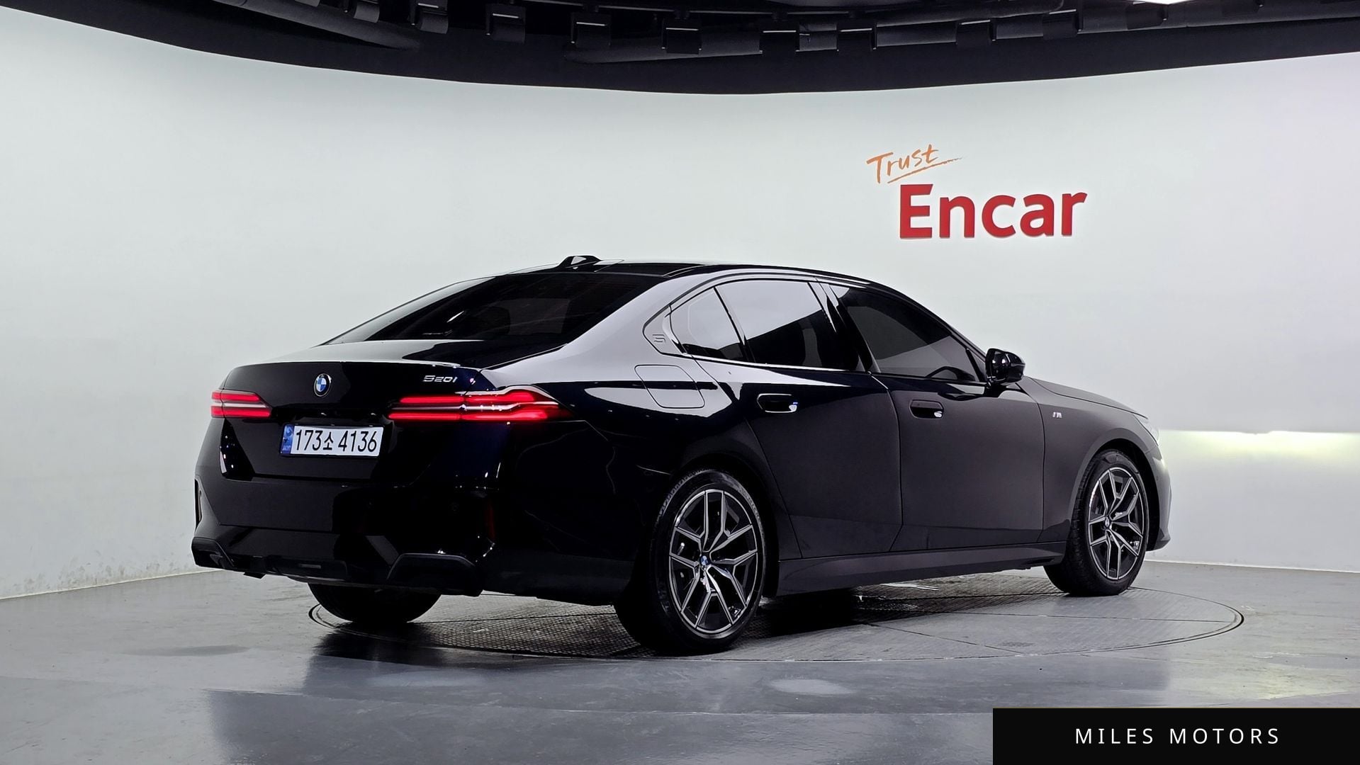 BMW 5 Series (G60) 2025 — миниатюра 2