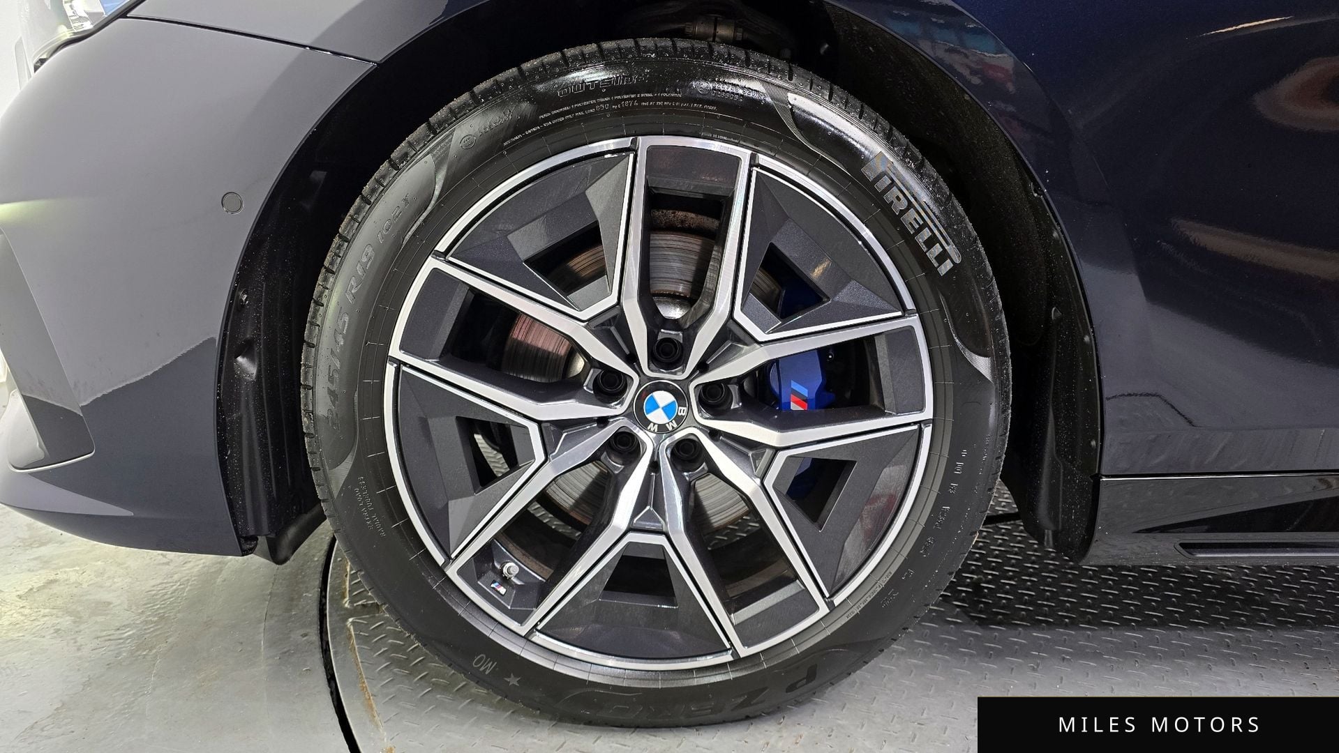 BMW 5 Series (G60) 2025 — миниатюра 5