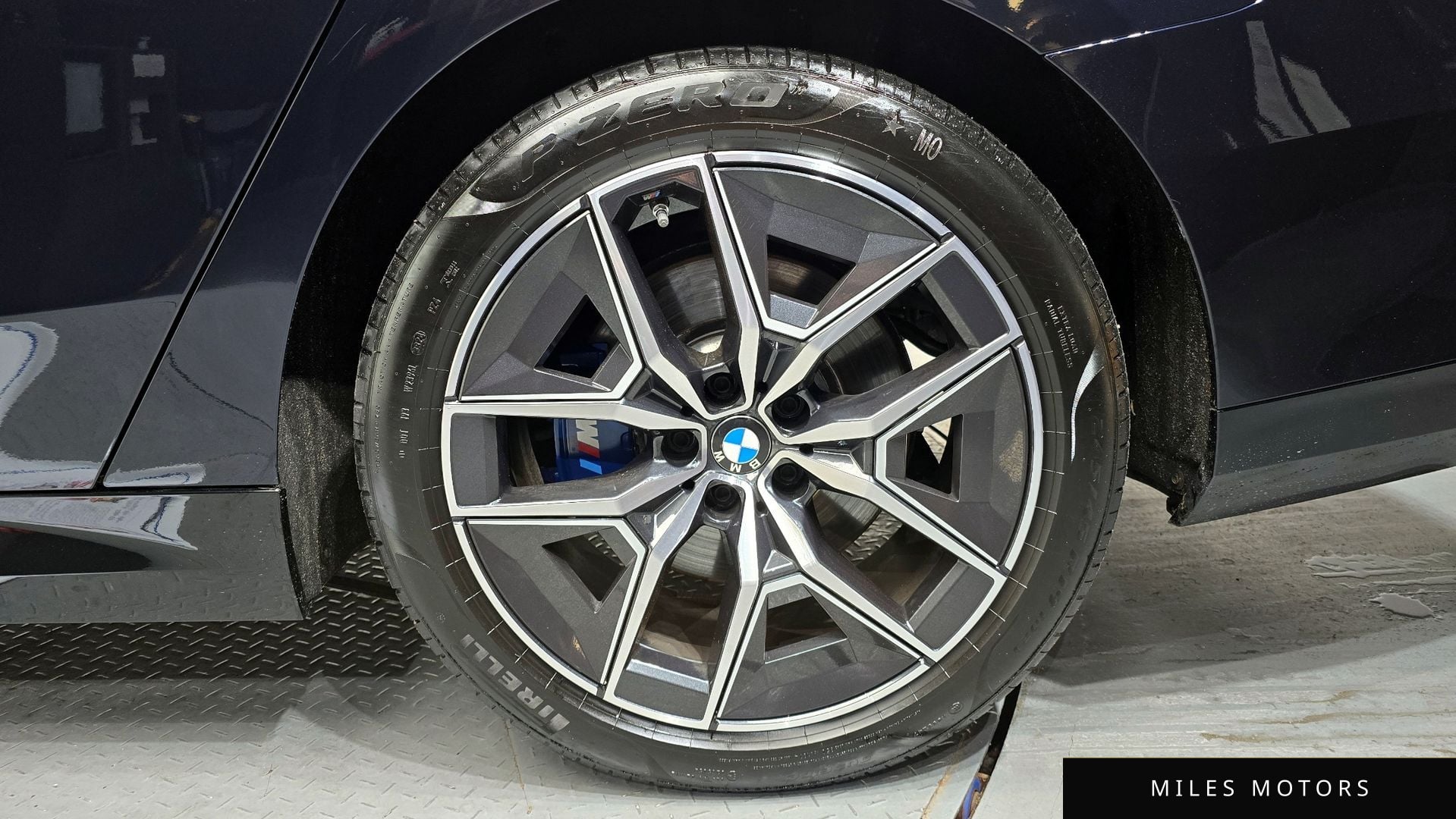 BMW 5 Series (G60) 2025 — миниатюра 7