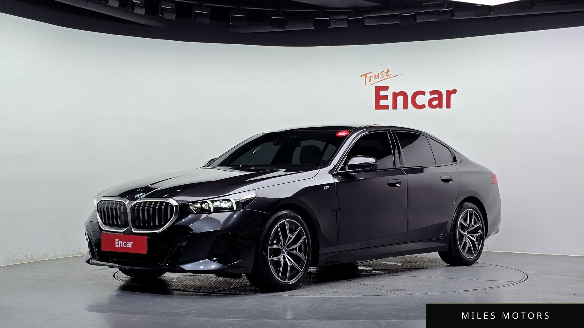 BMW 5 Series (G60) 2024 — фото 1 из 12