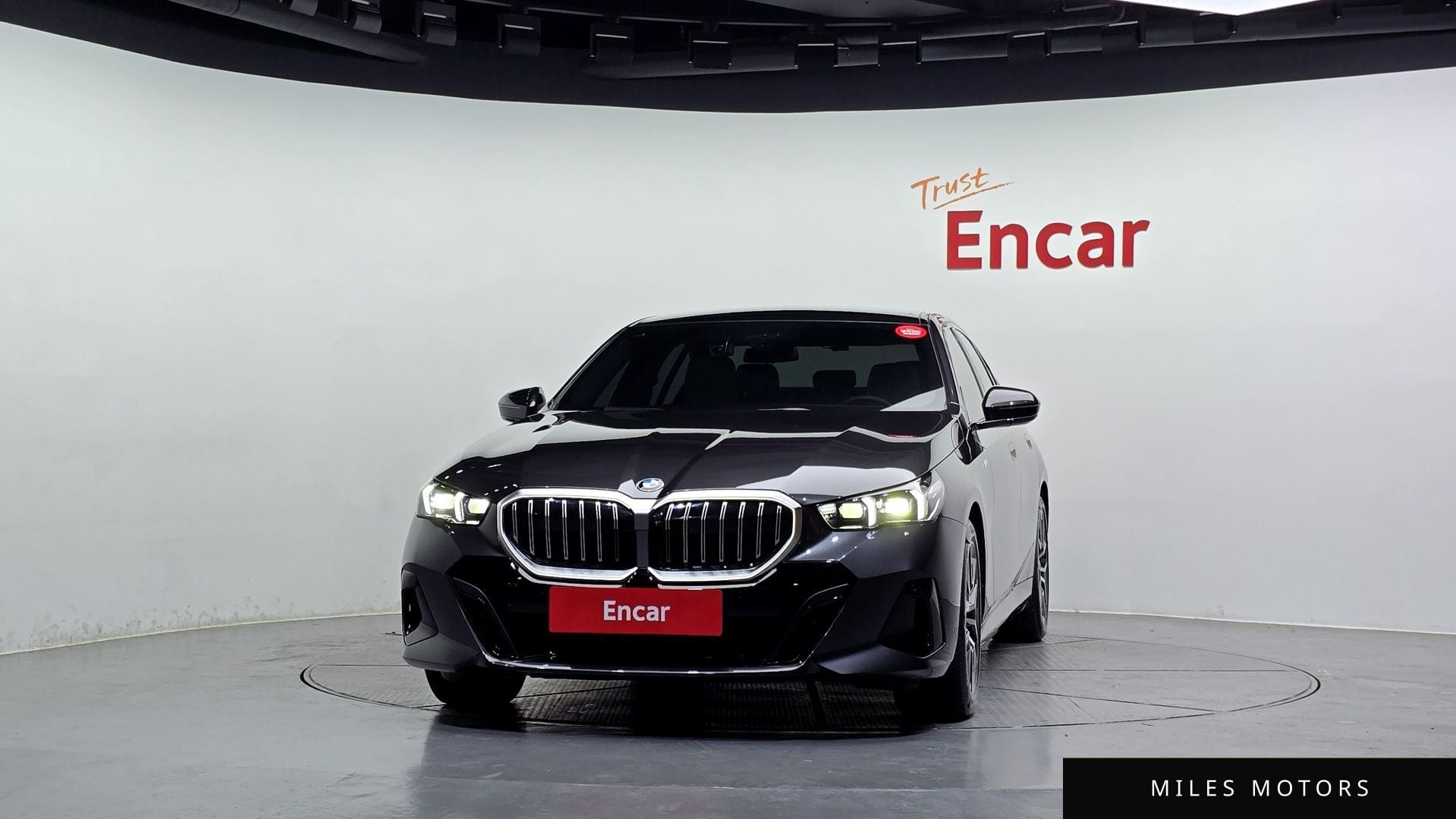 BMW 5 Series (G60) 2024 — миниатюра 3