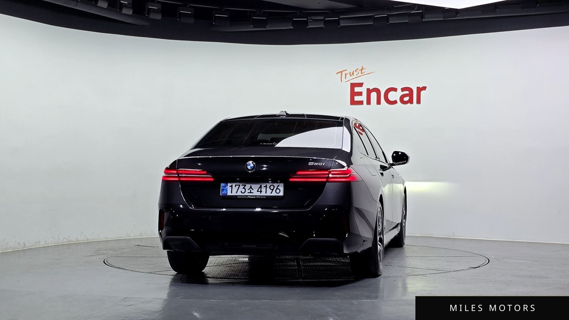 BMW 5 Series (G60) 2024 — миниатюра 4