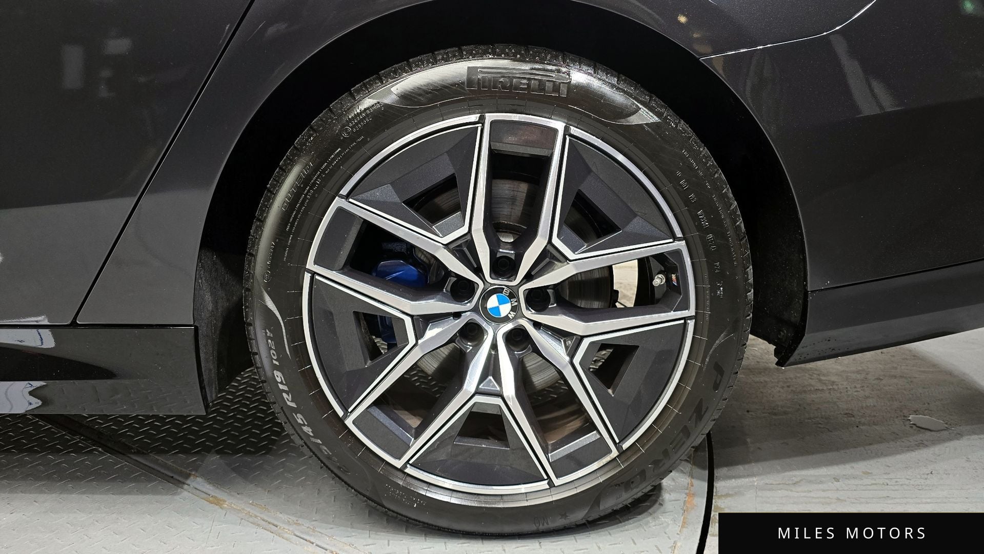 BMW 5 Series (G60) 2024 — миниатюра 7