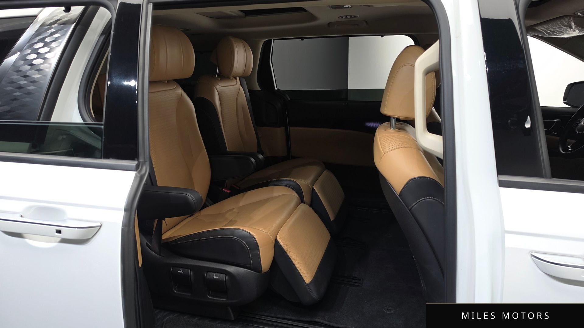 Kia Carnival 2023 — миниатюра 11