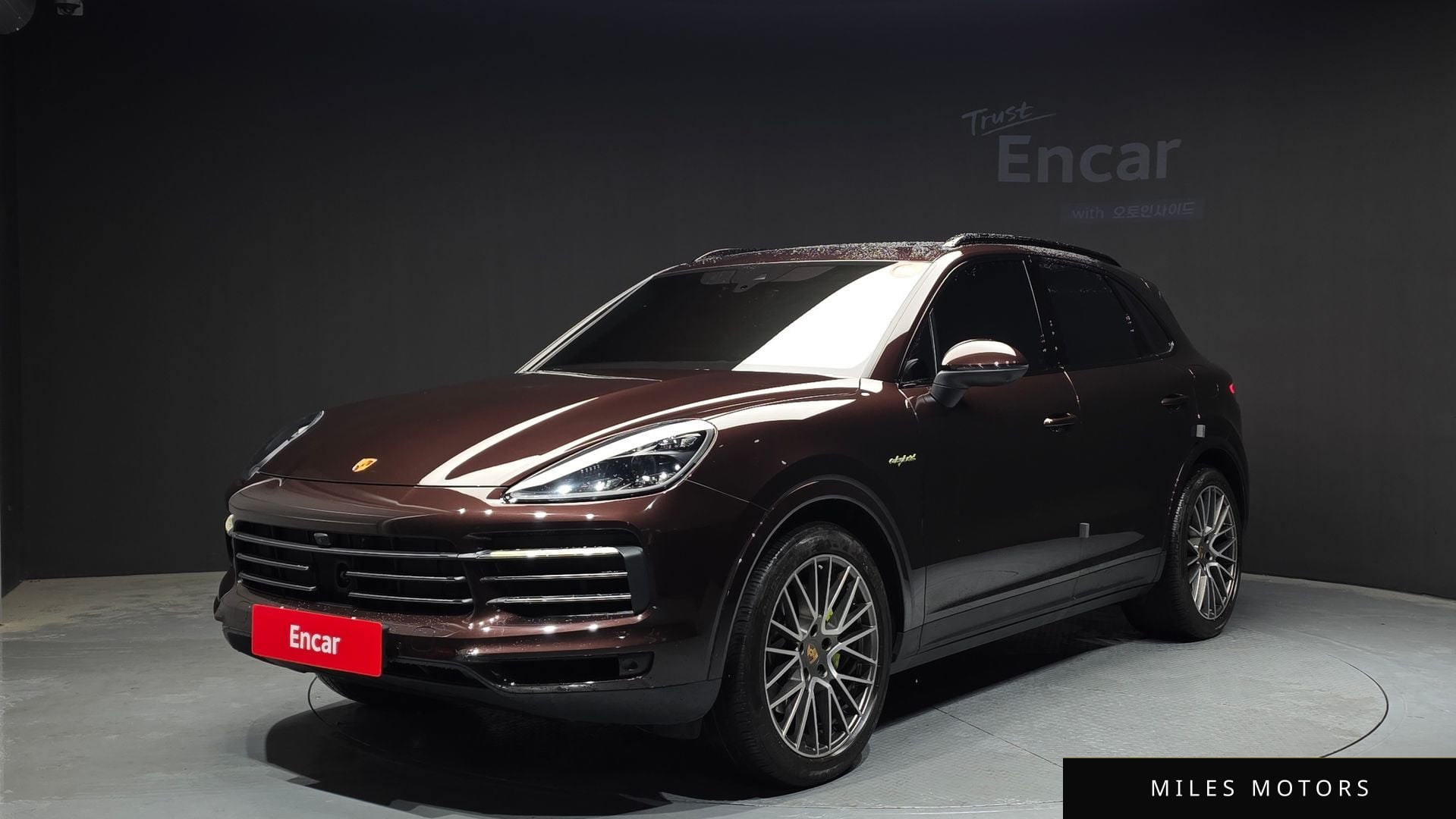 Porsche Cayenne 2023 — фото 1 из 12