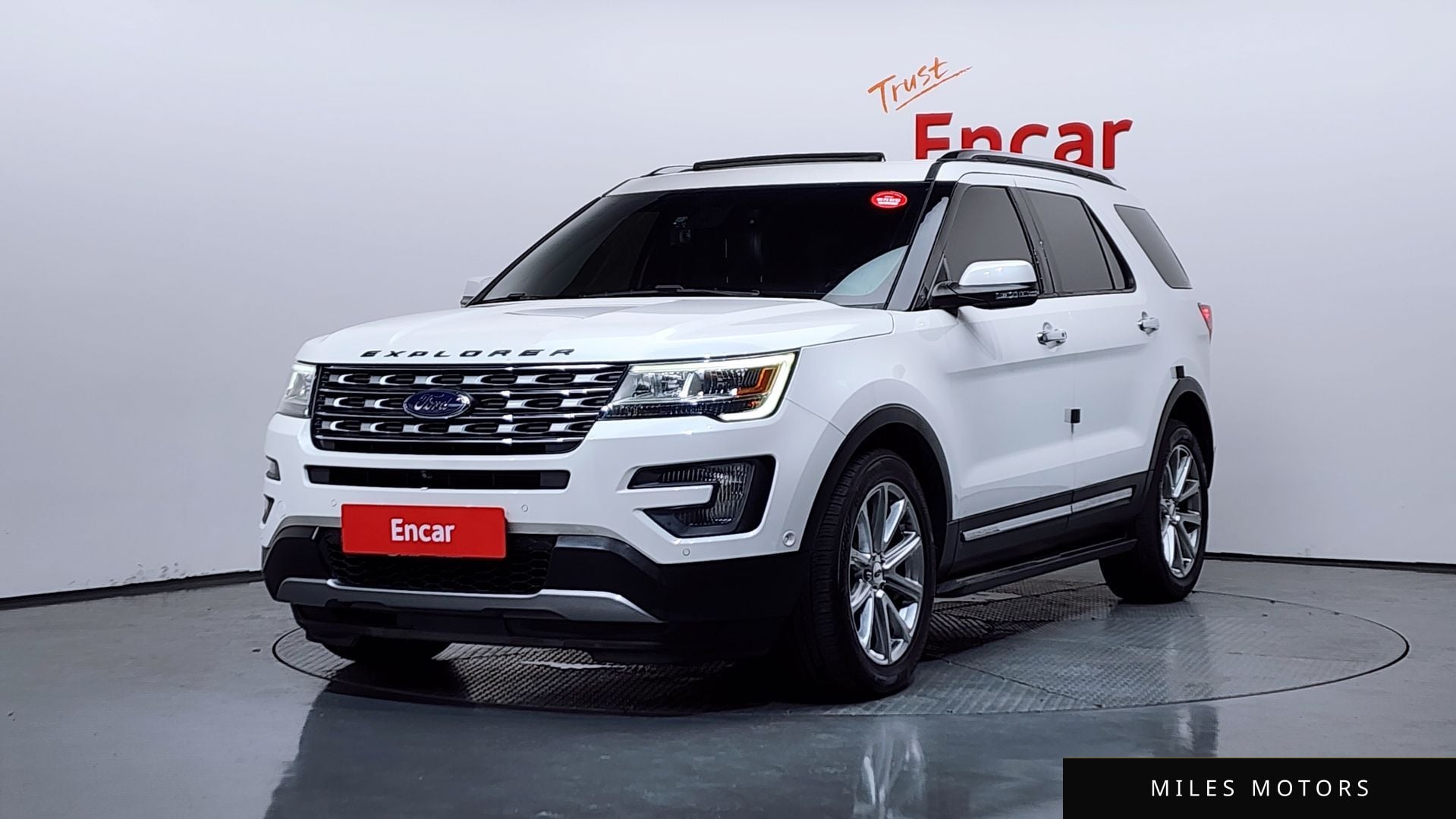 Ford Explorer 2016 — фото 1 из 12