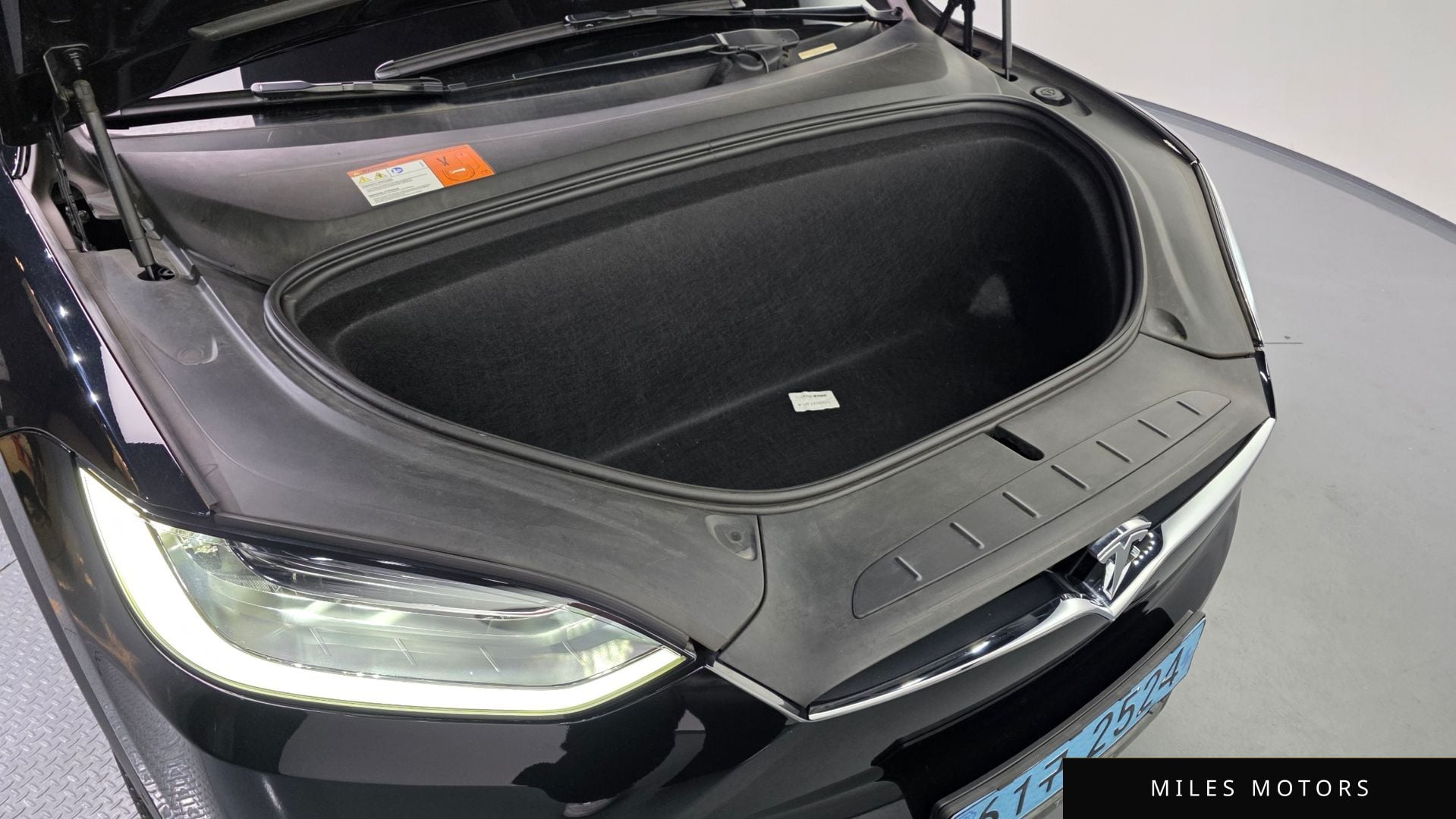 Tesla Model X 2018 — миниатюра 6