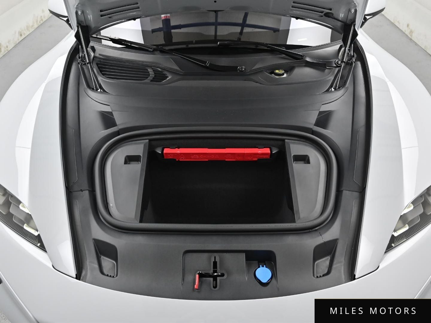 Porsche Taycan 2025 — миниатюра 6