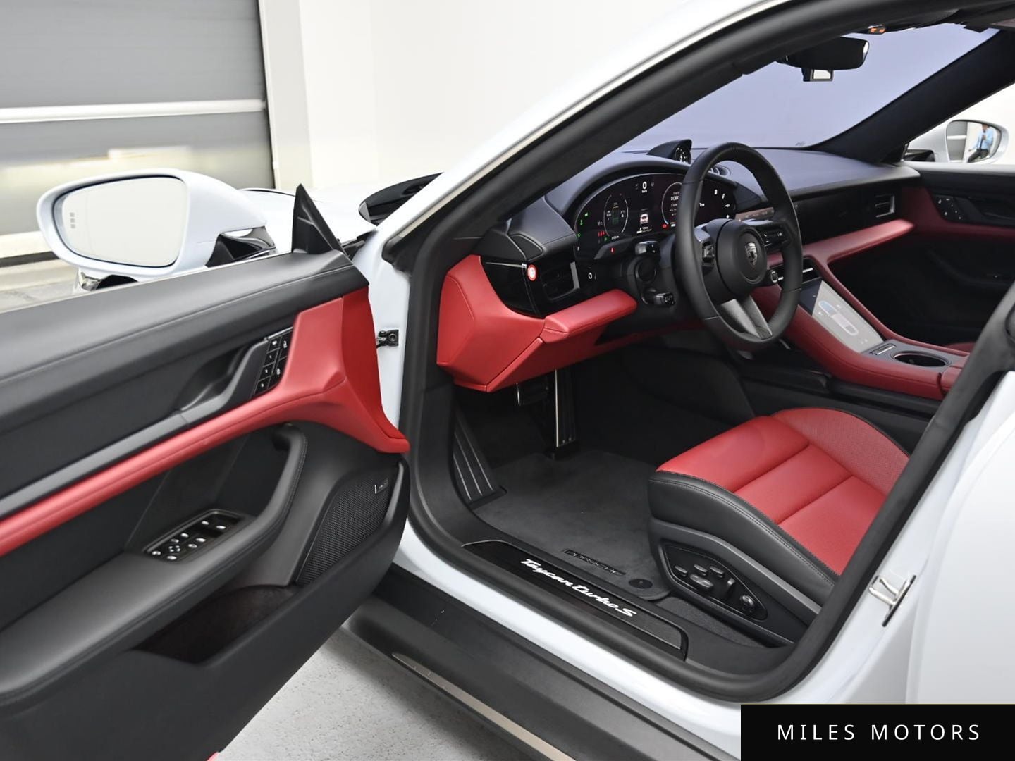 Porsche Taycan 2025 — миниатюра 11