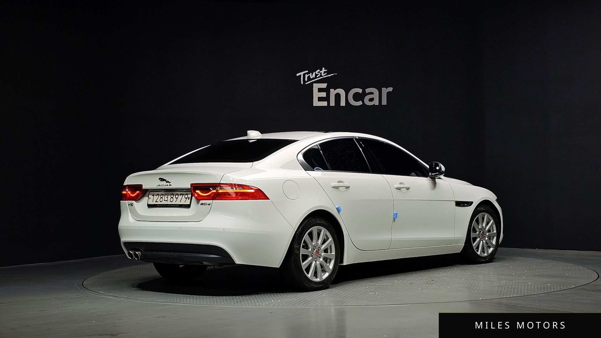Jaguar XE 2018 — миниатюра 2