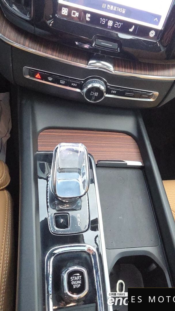Volvo XC60 2023 — миниатюра 9