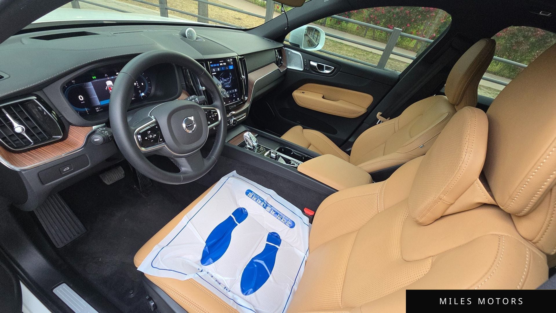 Volvo XC60 2023 — миниатюра 10