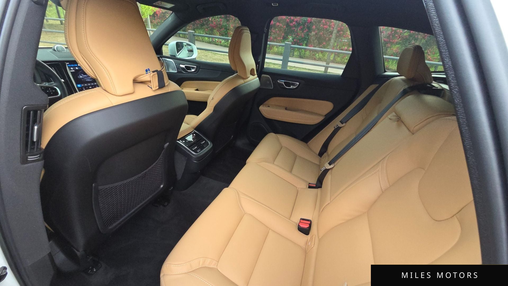 Volvo XC60 2023 — миниатюра 11