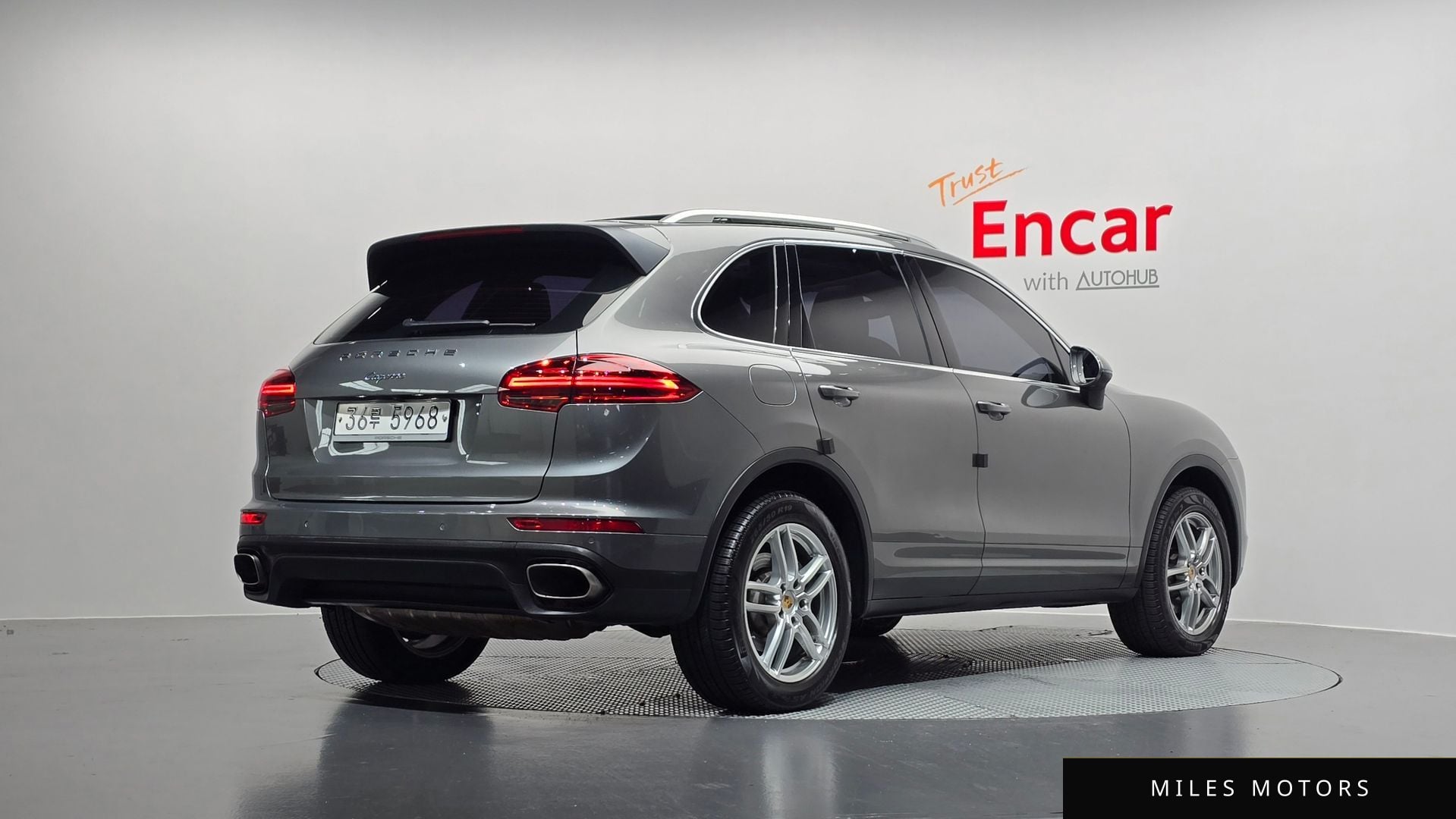 Porsche Cayenne 2016 — миниатюра 2