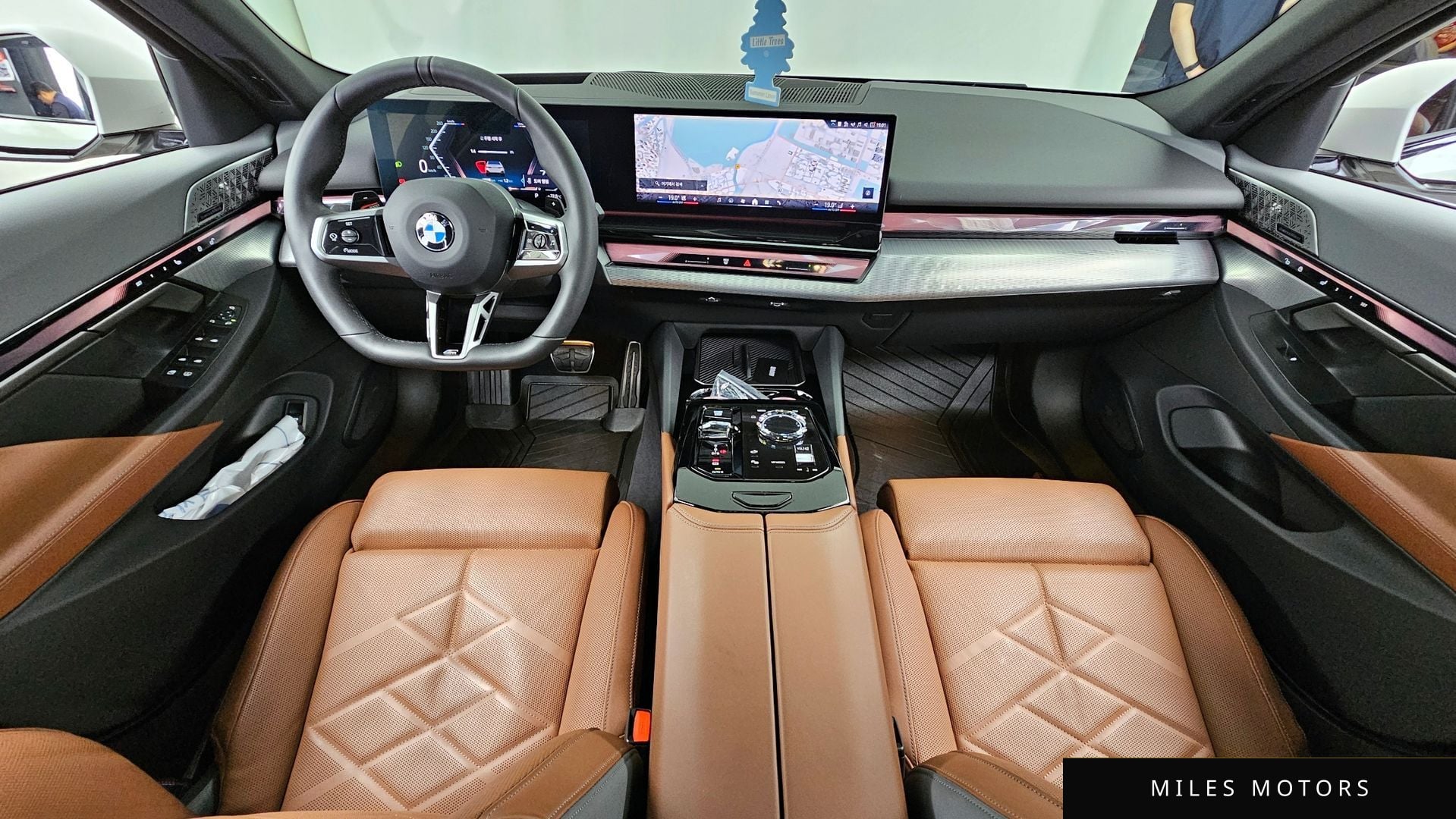 BMW 5 Series (G60) 2025 — миниатюра 10