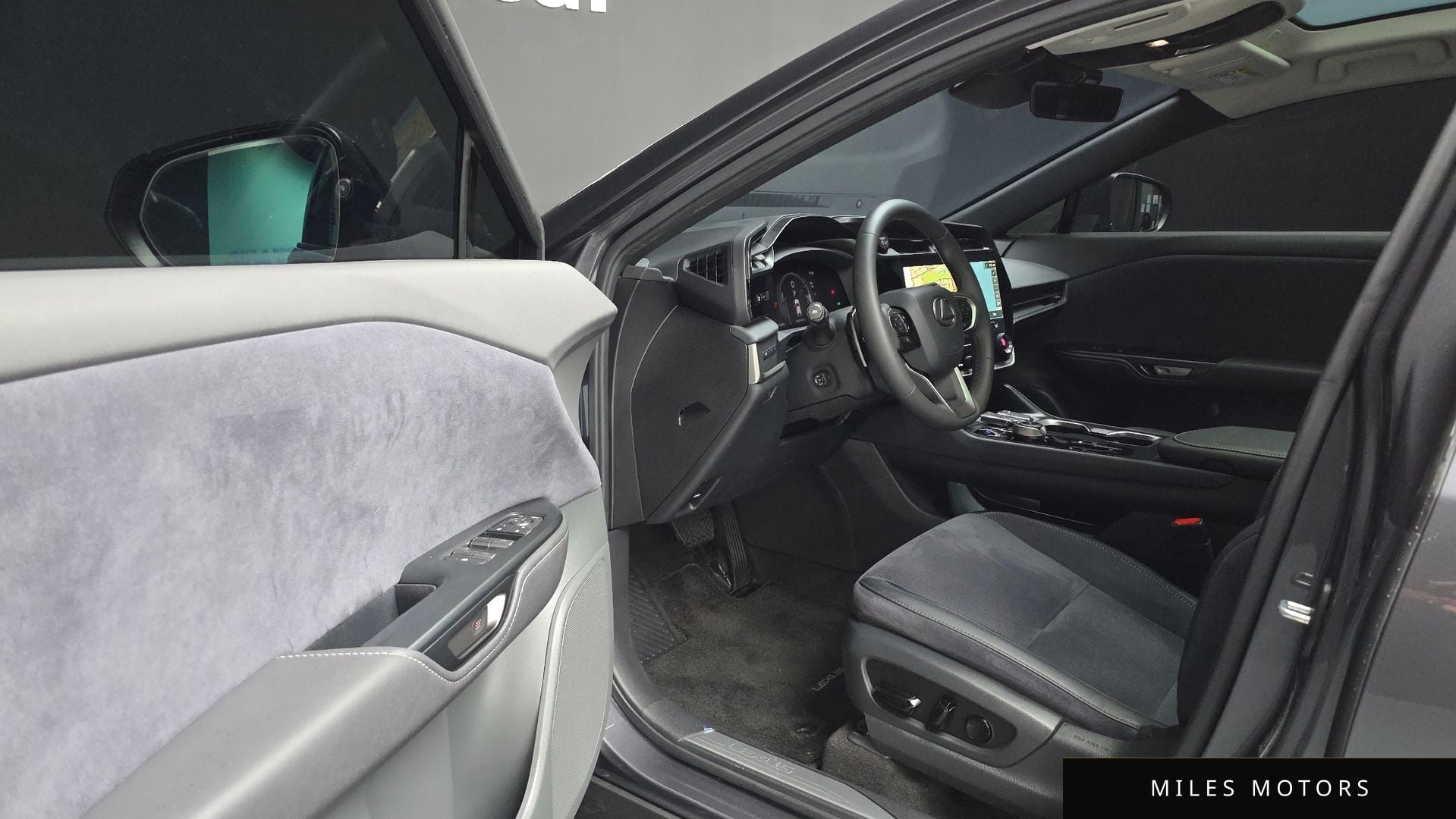 Лексус RZ450e 2023 — миниатюра 11