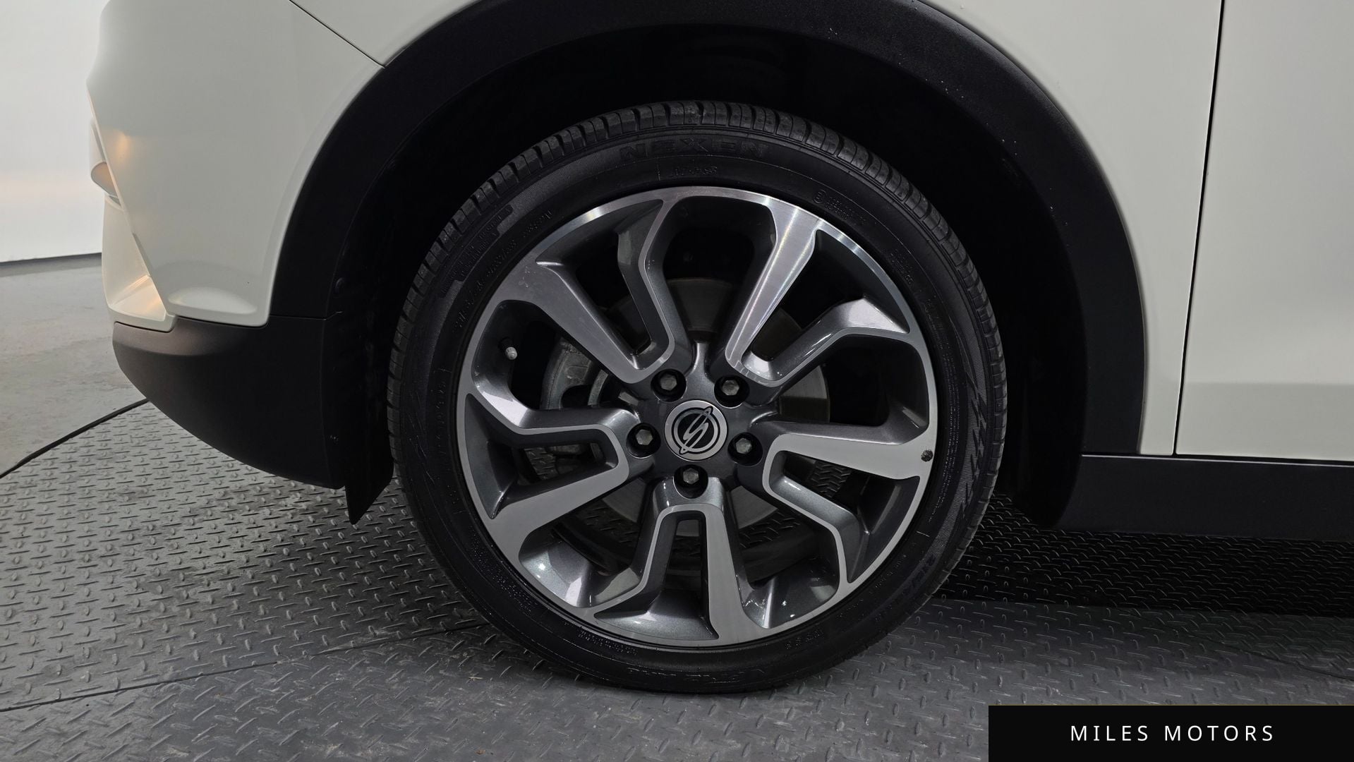KG Mobility Tivoli 2016 — миниатюра 5